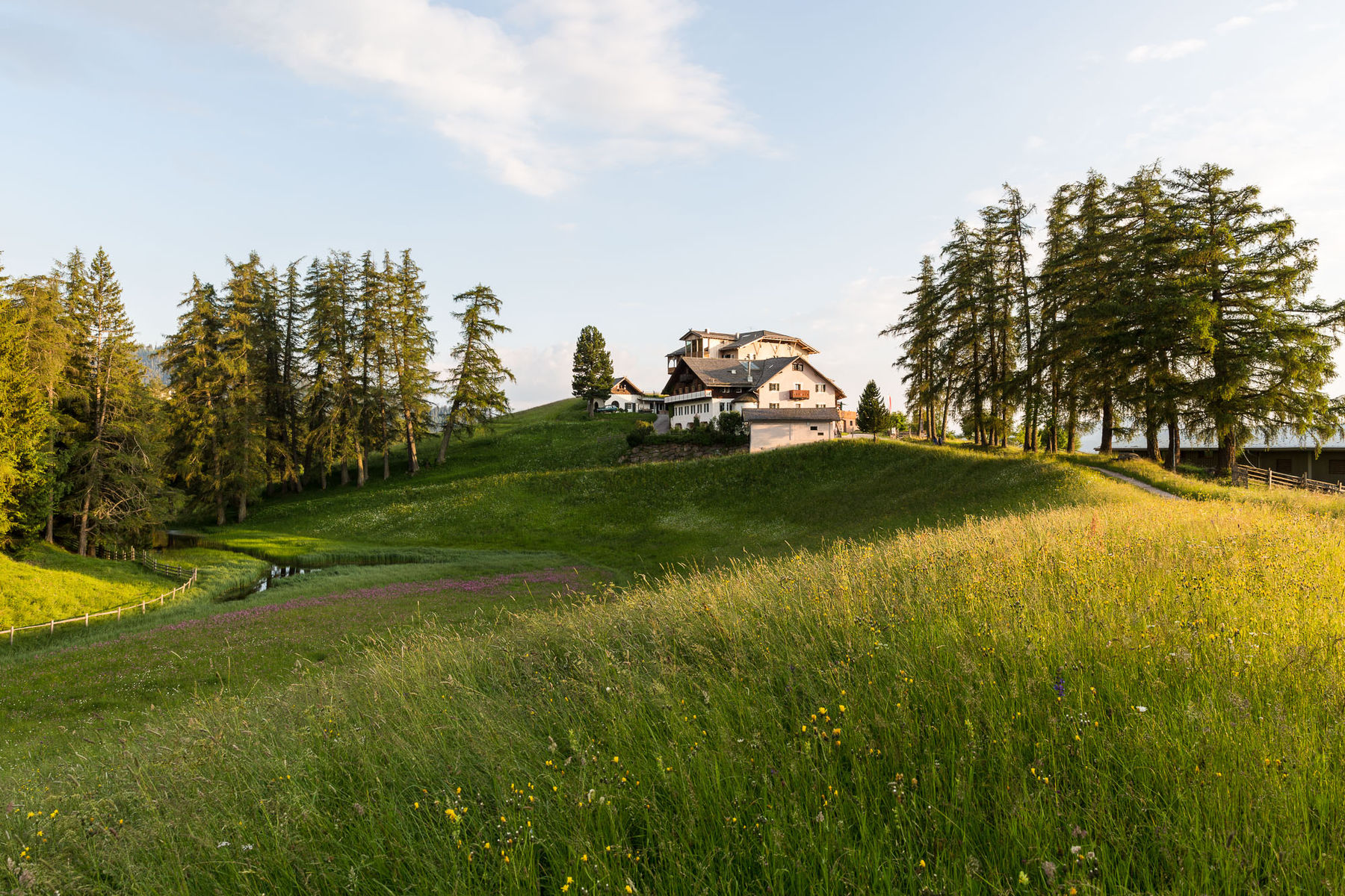 Das historische Traditionshotel Zirmerhof in Südtirol.